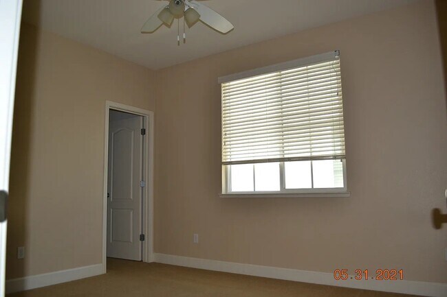Building Photo - 40 Sturla Way