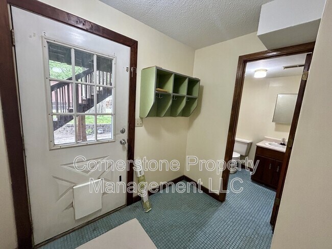 Building Photo - 719 Locust St