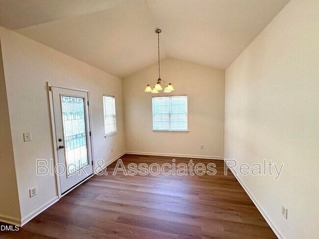 Building Photo - 255 Plaza Dr