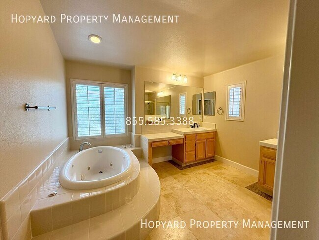 Building Photo - 9619 Velvetleaf Cir
