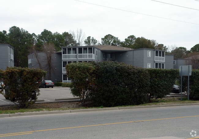 Building Photo - 10166-10174 Beach Dr SW