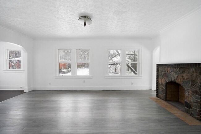 Building Photo - 2229 Cordova Ave