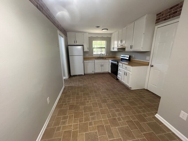 Building Photo - 528 Wessinger St