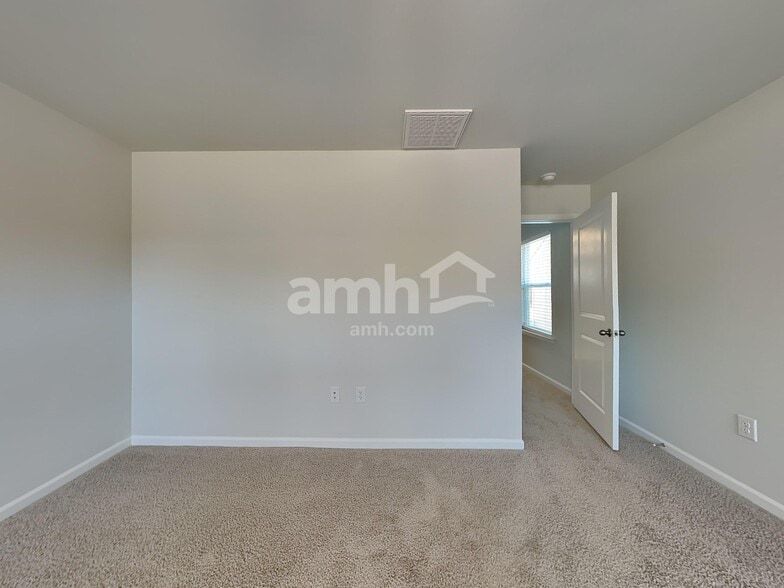 Building Photo - 3984 Zepelin Wy