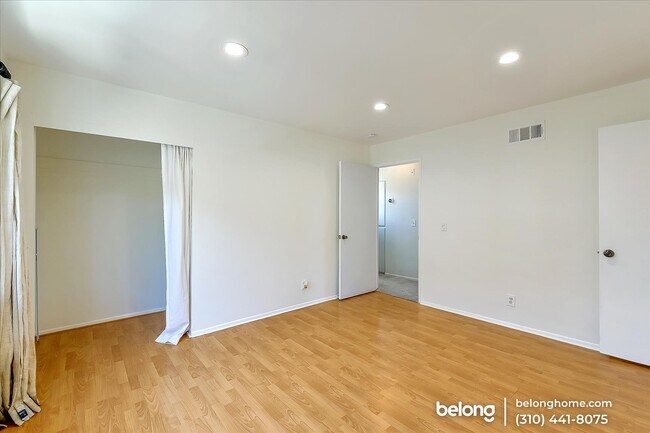 Building Photo - 720 Waterloo St