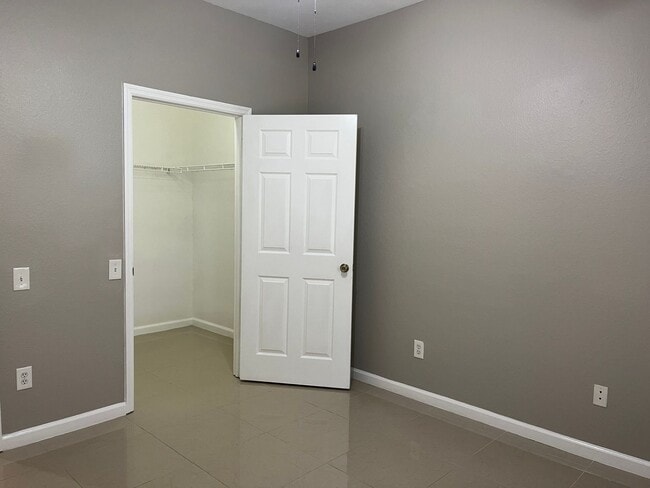 Building Photo - 6166 Stevenson Dr