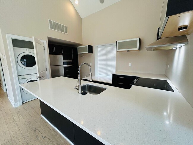 Building Photo - 4525 Fleming St