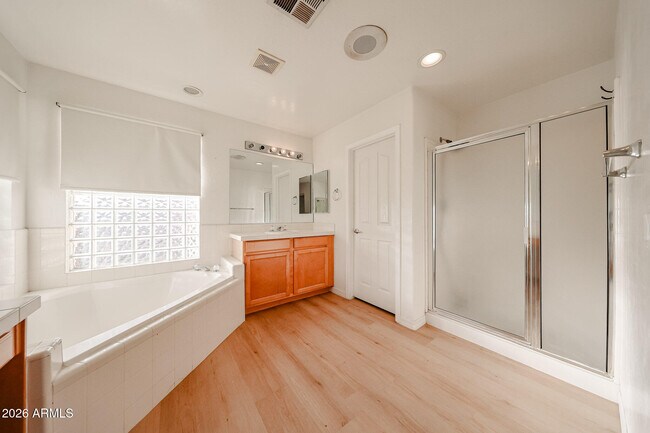 Building Photo - 5839 W Bloomfield Rd