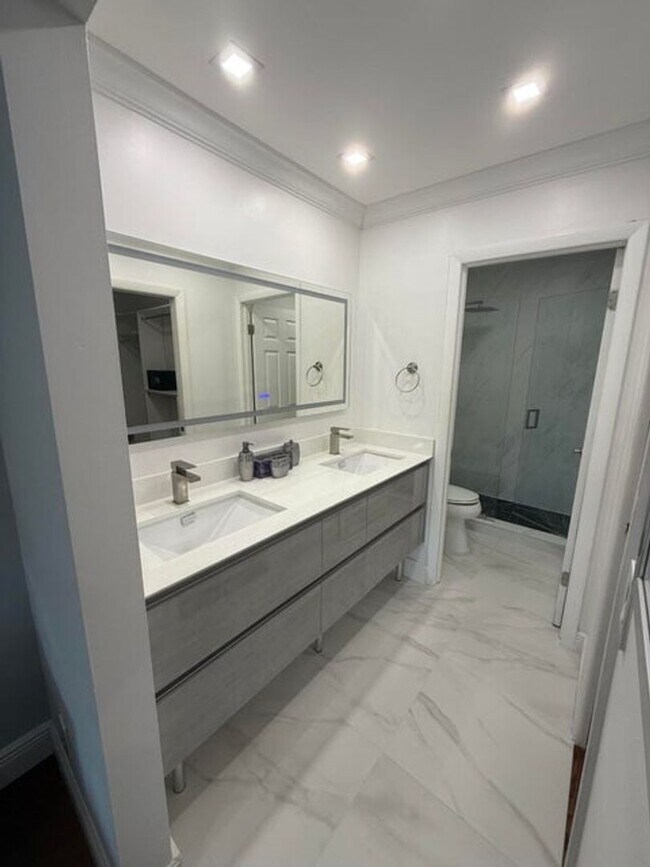 Building Photo - 12394 Westhampton Cir