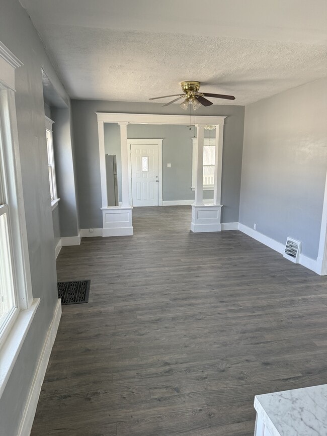 Building Photo - 2239 N Sheridan Rd