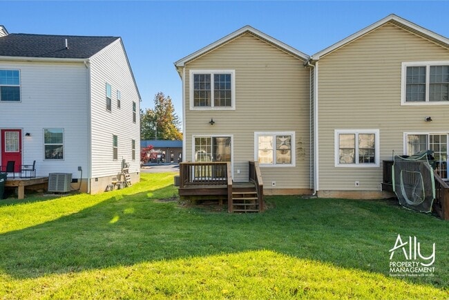 Building Photo - 409 S Magnolia Ave