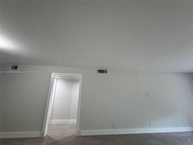 Building Photo - 3404 Bimini Ln