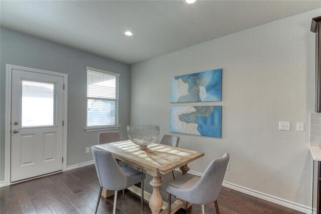 Building Photo - 173 Flexus Ln