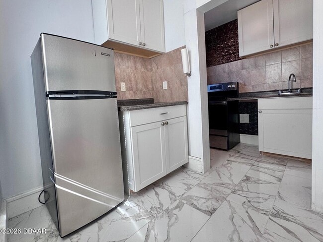 Building Photo - 436 N Grandview Ave