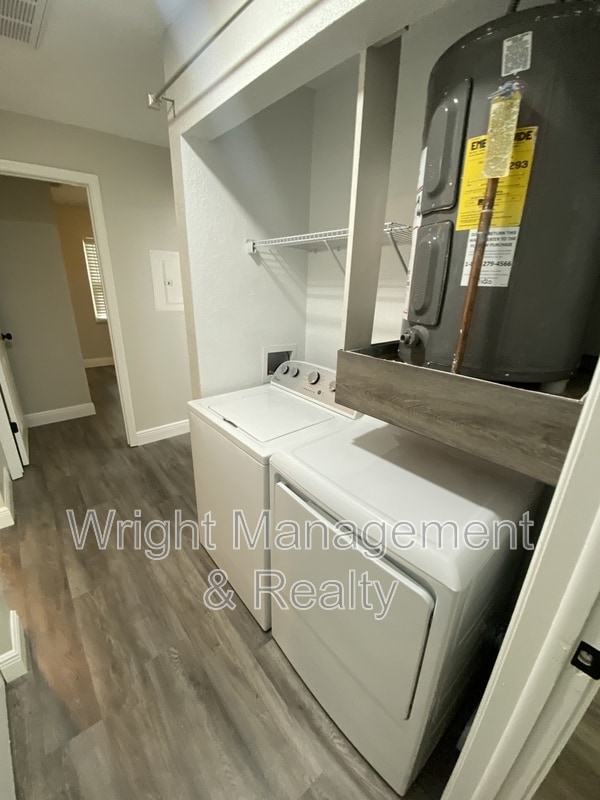 Building Photo - 206 St Petersburg Dr E