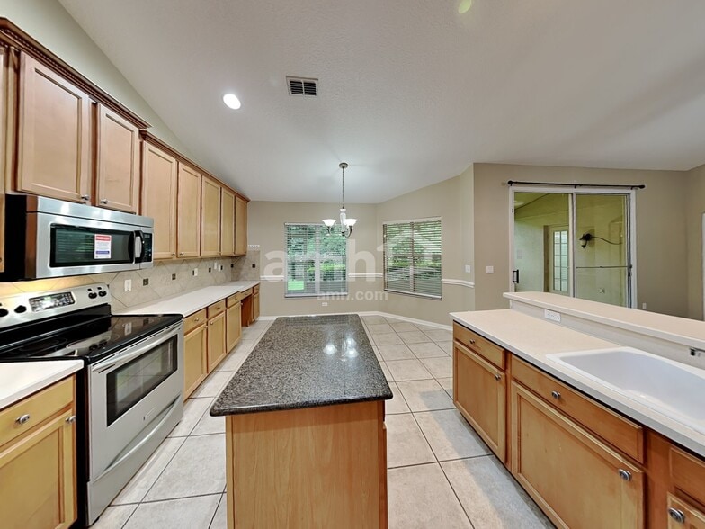 Building Photo - 883 Moonluster Dr
