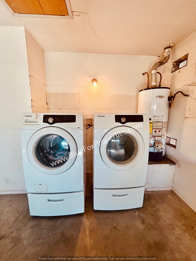 Building Photo - 8401 E Stella Rd