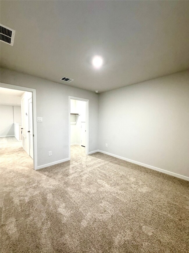 Building Photo - 533 Shoreview Dr