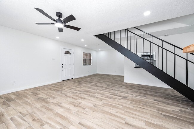 Building Photo - 5532 Beverly Hill St