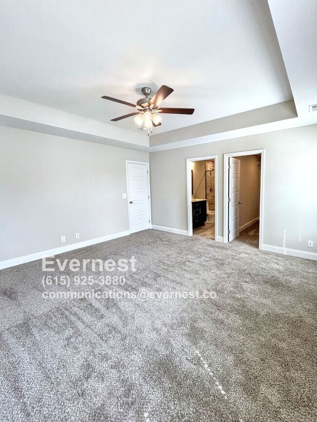 Building Photo - 3-Bedroom, 3-Bathroom Home with Convenient...