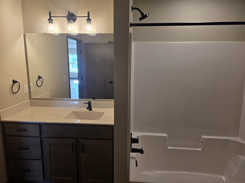 Building Photo - Woods Hollow