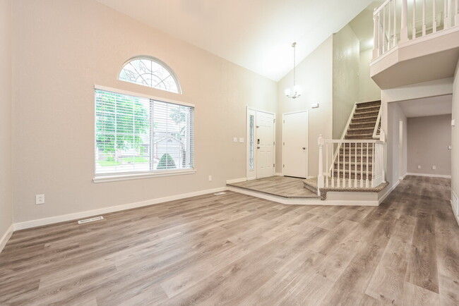 Building Photo - 9978 Deer Creek Ln