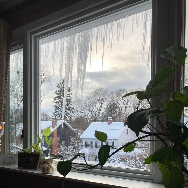 Building Photo - 325 Fellows Ave