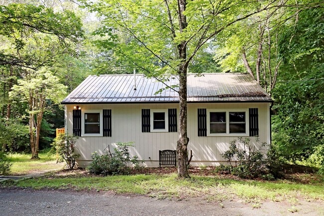 Building Photo - Pet-Friendly Crozet Cottage in a Private W...