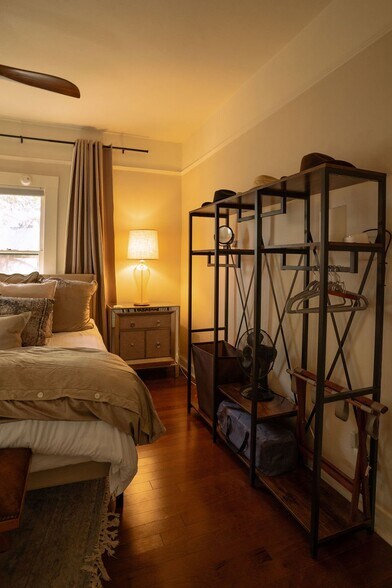 Building Photo - 112 E 16th St