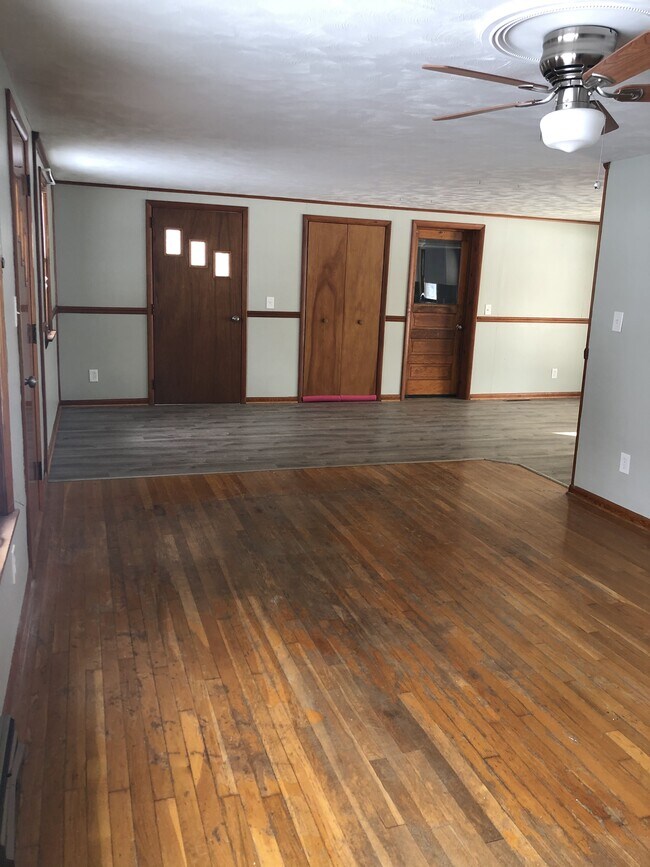Building Photo - 27489 US-62