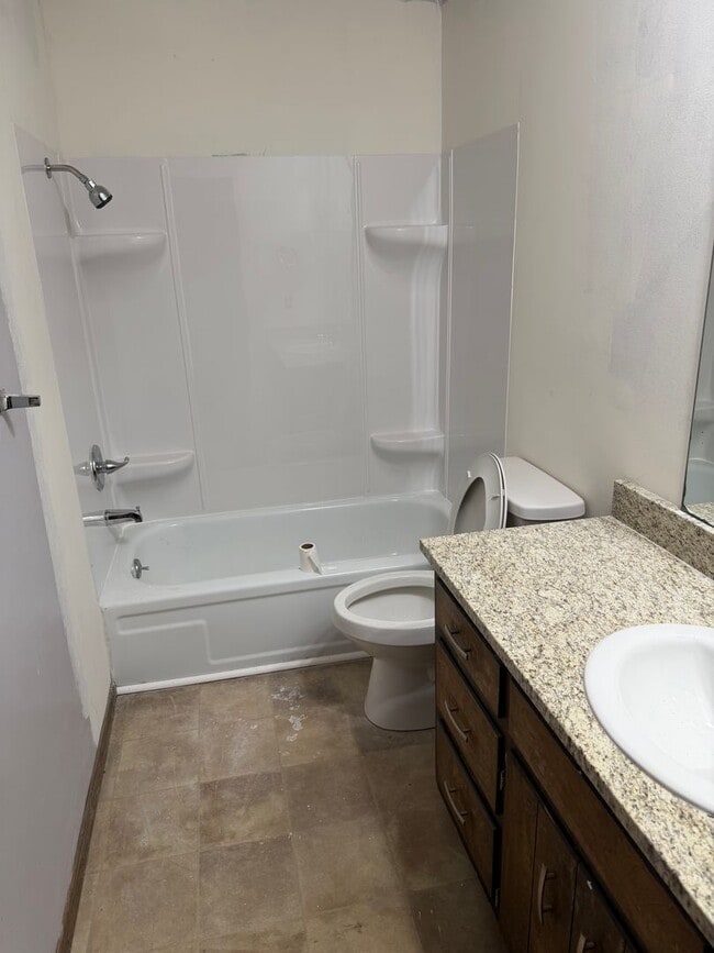 Building Photo - Newly updated 3 bedroom house with fenced yard!