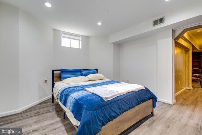 Building Photo - 12400 Bennett Rd