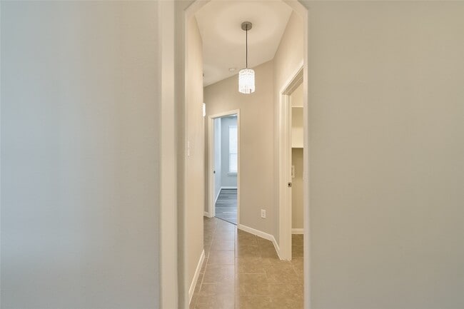 Building Photo - 12635 Lakeshore Dr