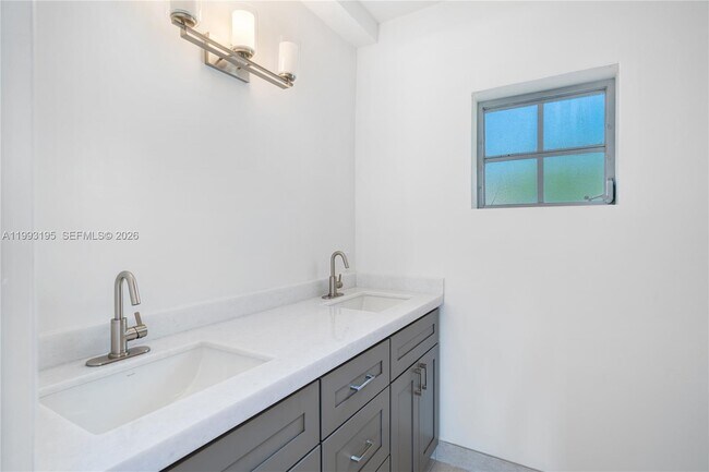 Building Photo - 7531 Beach View Dr