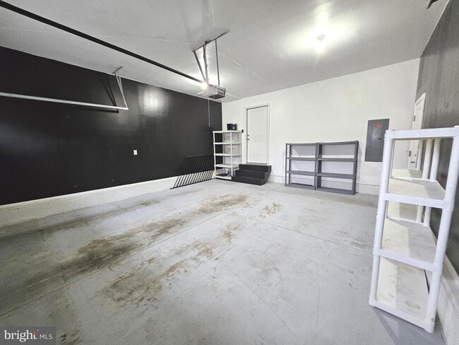 Building Photo - 5 Harcourt Dr