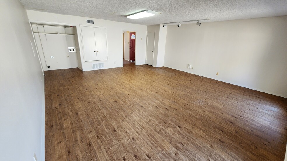 Building Photo - 2320 Aberdeen Dr