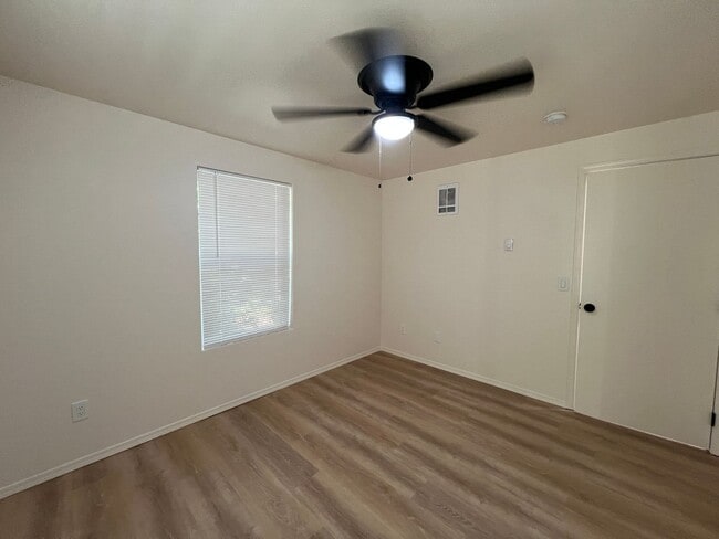 Building Photo - Newly Remodeled Home
