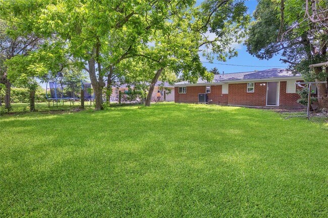 Building Photo - 110 Prune St
