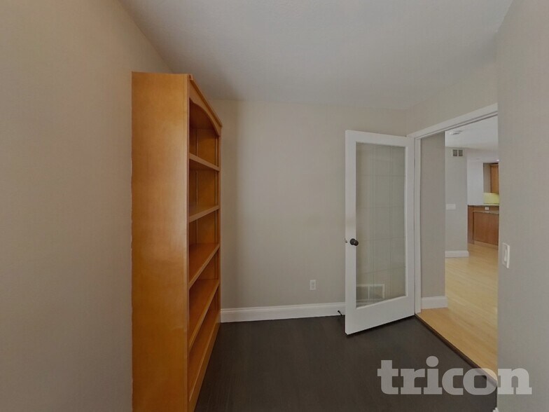 Building Photo - 606 Lincoln Dr NE