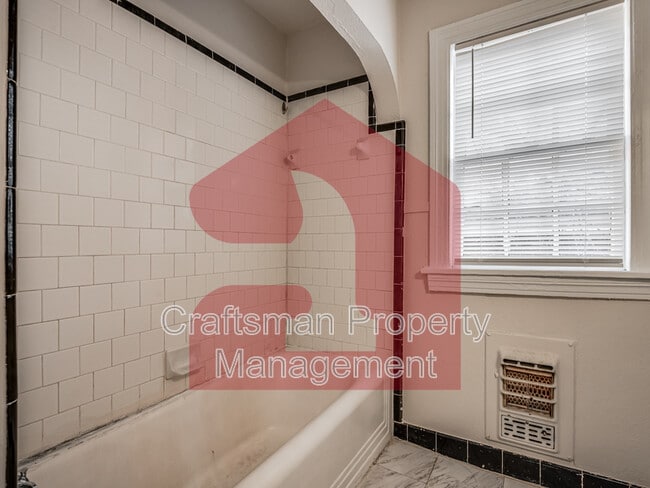 Building Photo - 1801 NW 22nd St