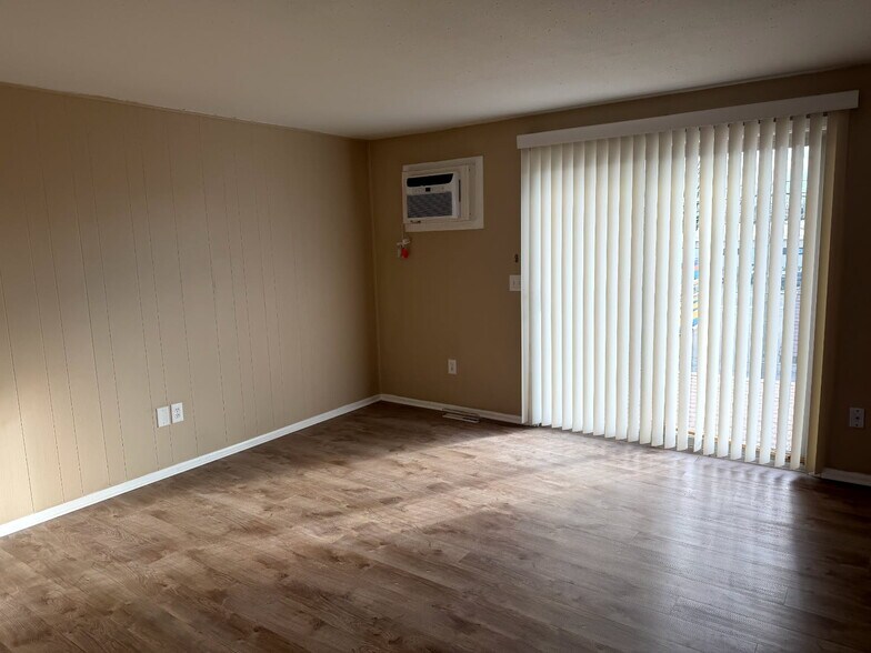 Building Photo - 1422 Lynn Ave