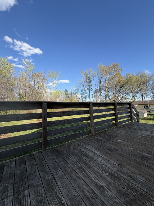 Building Photo - 140 Dillon St