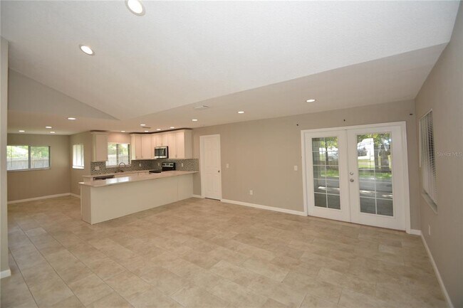 Building Photo - 17 Evansville Ln