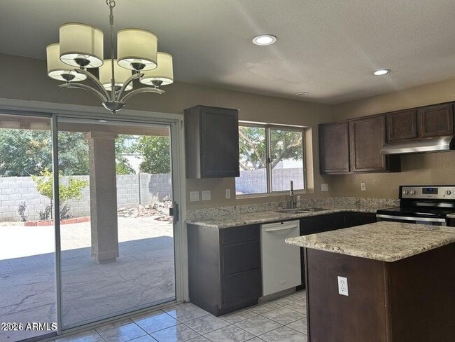 Building Photo - 5368 W Topeka Dr