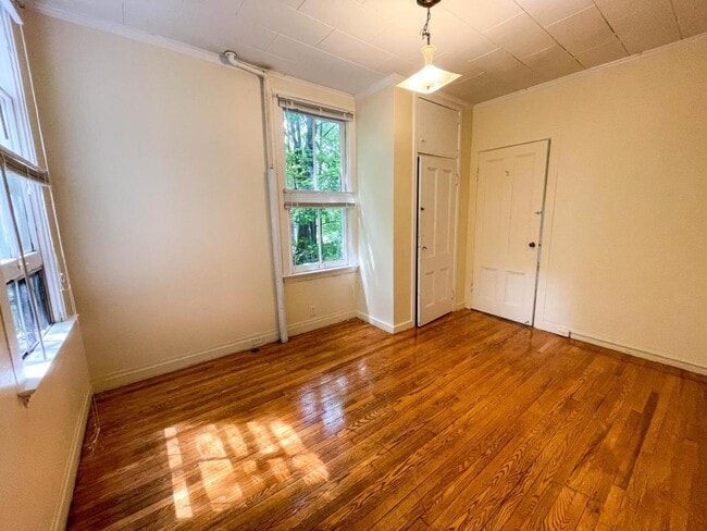 Building Photo - 103 E Spencer St