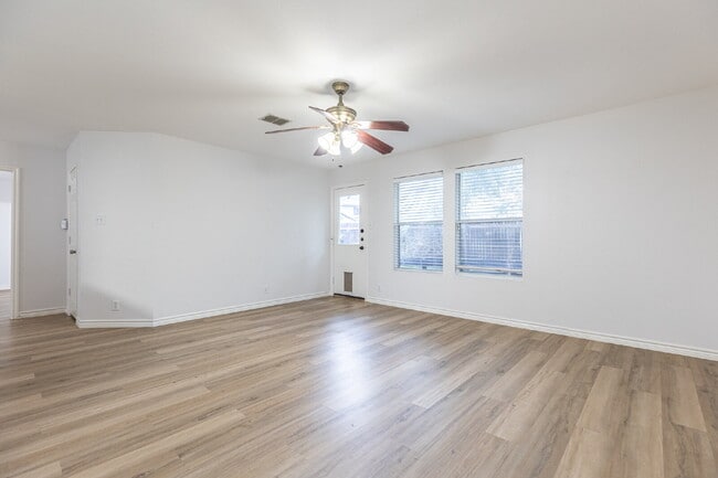 Building Photo - 228 Sophia Cir