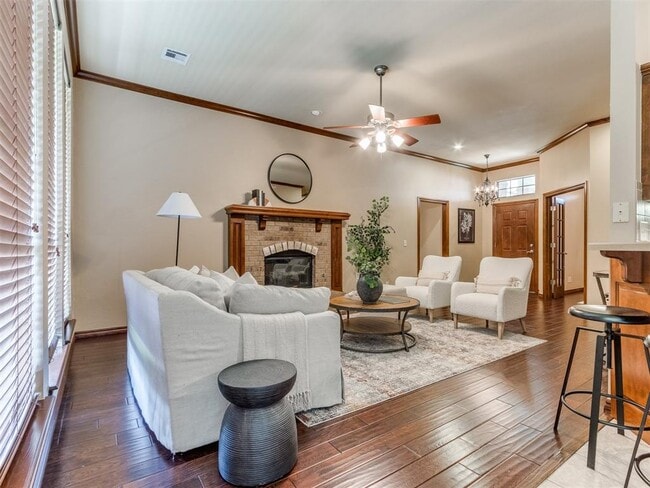Building Photo - 16616 Hardwood Pl