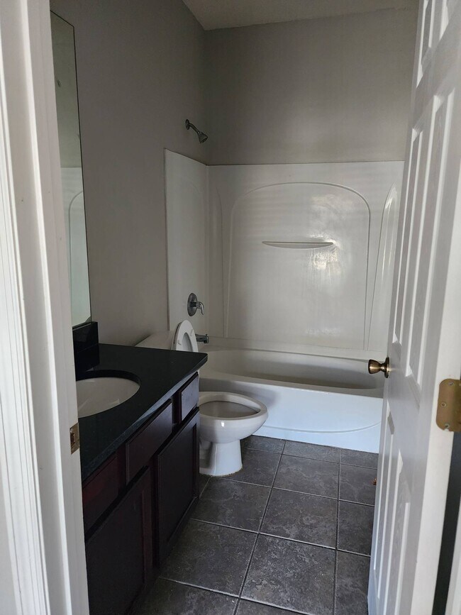 Building Photo - 2472 Lantana Ln
