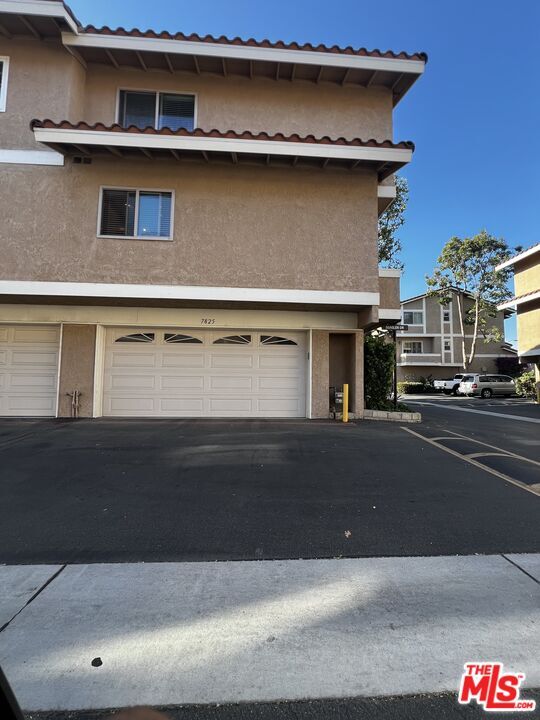Building Photo - 7825 Seaglen Dr