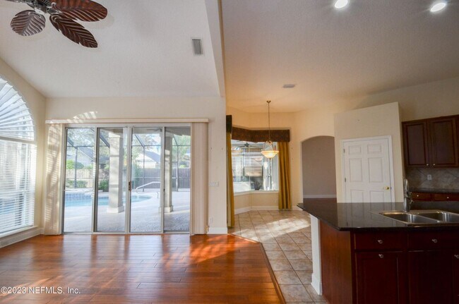Building Photo - 11712 Blackstone River Dr